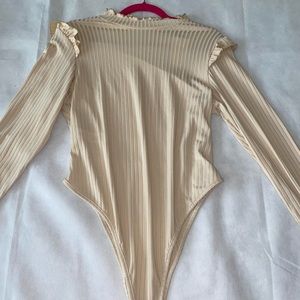 ⭐️2 for $5⭐️ Nude Bodysuit w/ ruffle shoulders